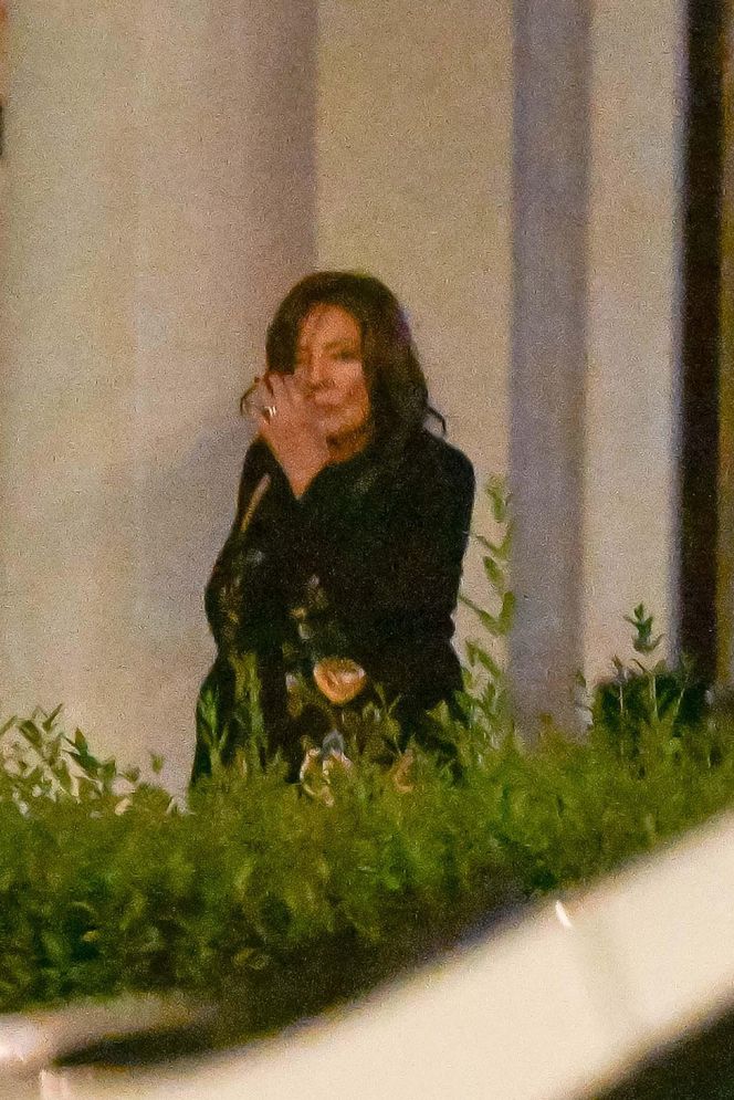 Agnieszka Perepeczko je, pije i tańcuje w środku nocy