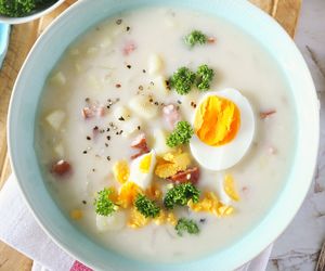 Żurek na maślance. Wielkanocna zupa „last minute”