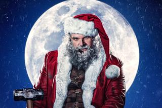 Gwiazdor Stranger Things jako rubaszny Mikołaj w zapowiedzi świątecznego horroru 