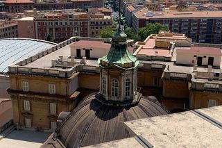 Jedziesz do Rzymu? Tego prezentu nigdy nie przyjmuj! Może cię kosztować niemałą kwotę. Policja ujawnia szczegóły