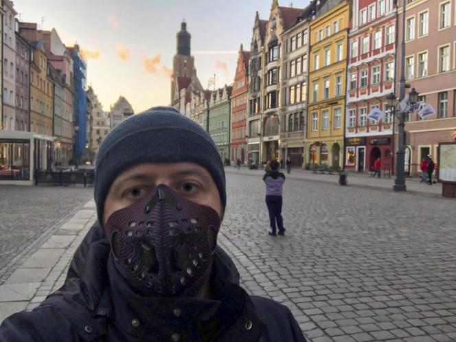 Wyrzucili mnie z pociągu bo miałem maseczkę