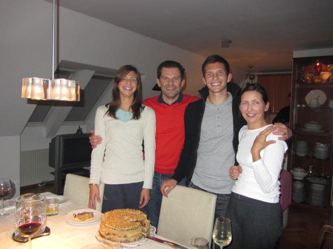 Rodzina piłkarza Pogoni. Od lewej: siostra Gabriela, tata Wojciech, Alexander i mama Marta