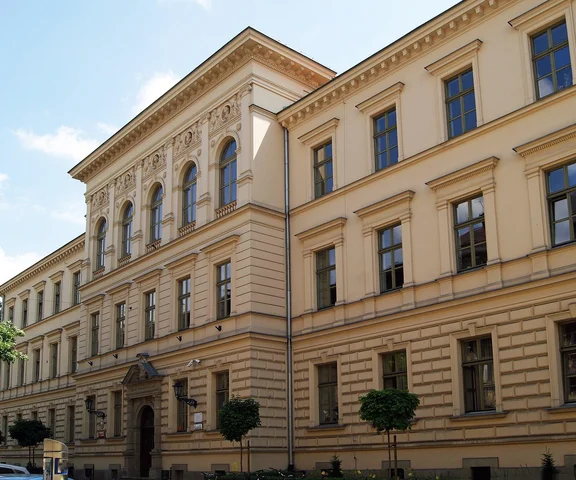 To liceum jest najlepsze w Polsce! Ukończył je Robert Makłowicz