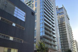 Wstrząsający pożar w wieżowcu na Woli. Jedna osoba spłonęła, druga wyskoczyła z 15. piętra 