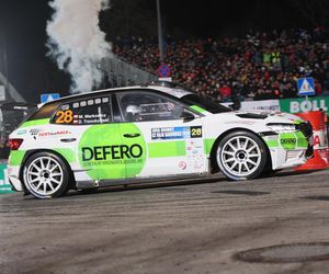 Marcin Markowicz i Damian Trzonkowski jadąca samochodem Skoda Fabia RS Rally2