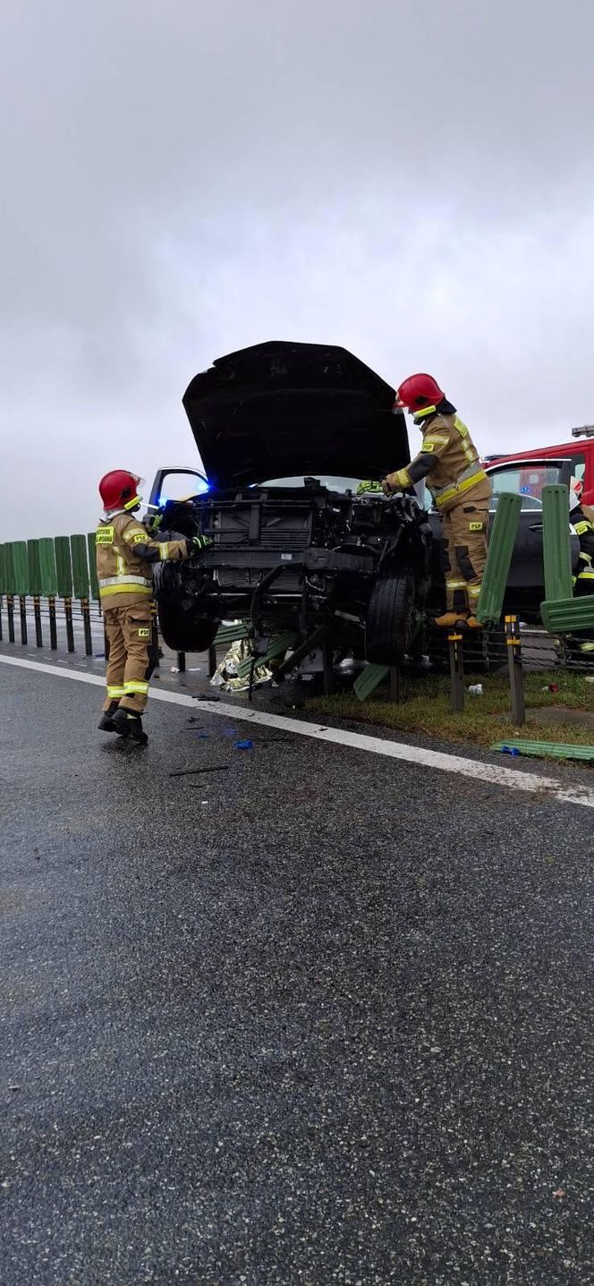 Koszmarny wypadek na A1 między Nowymi Marzami i Grudziądzem. Dwie osoby ranne! [ZDJĘCIA]