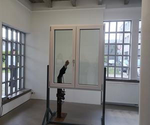Nowa wystawa w galerii Mocak. Motywem przewodnik są okna