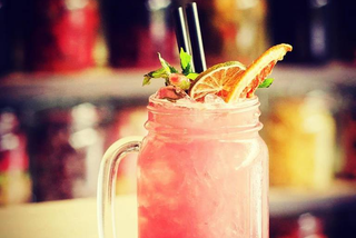 Gorąco? Mamy na to sposób! Oto TOP 10 miejsc, w których wypijesz coś orzeźwiającego [ADRESY, CENY]