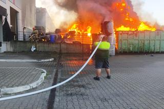 Pożar kontenerów z plastikam w Tychach
