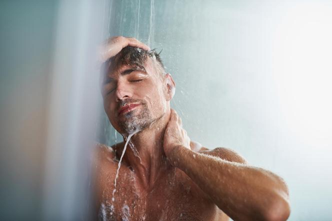 Nie trzeba brać prysznica codziennie. Wystarczy myć te trzy części ciała