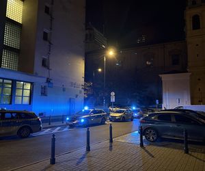 Przebrani za policję wtargnęli do mieszkania w centrum Warszawy. Nieoficjalnie: Bandyci zabrali milion złotych w gotówce