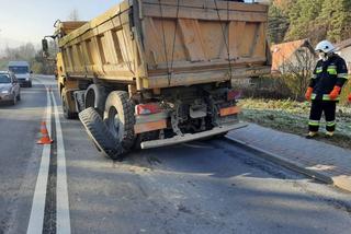 Czerniec. Koło ODPADŁO od ciężarówki! Trafiło w inny pojazd