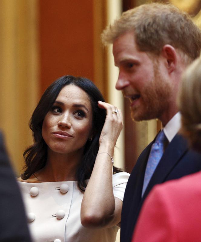 Rozpromieniona Meghan Markle na gali z królową i księciem Williamem