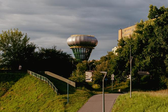 Bania w Tarnowie - zdjęcia potężnego grzyba służącego za wieżę ciśnień