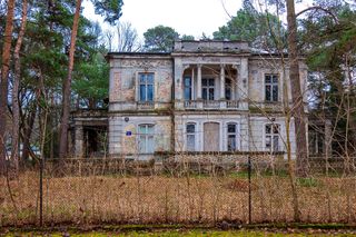 Opuszczone domy bogaczy w Konstancinie. Zabytkowe wille proszą się o remont