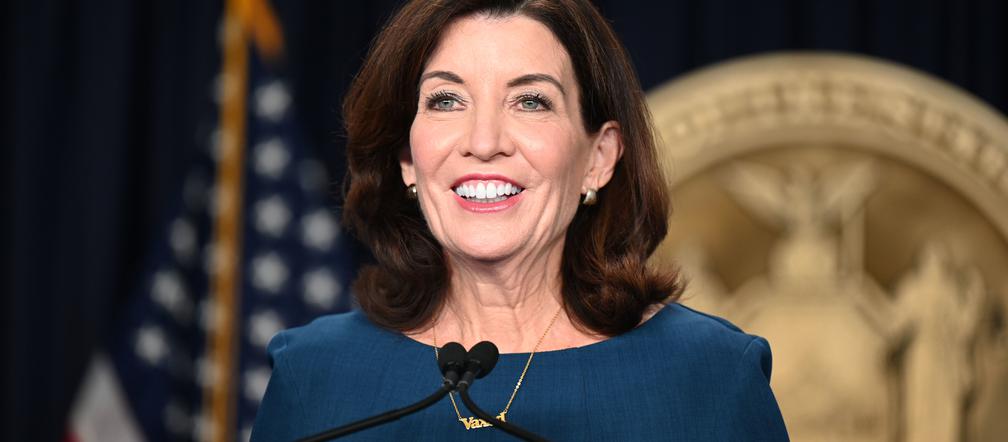 Gubernator ma majątek na wybory