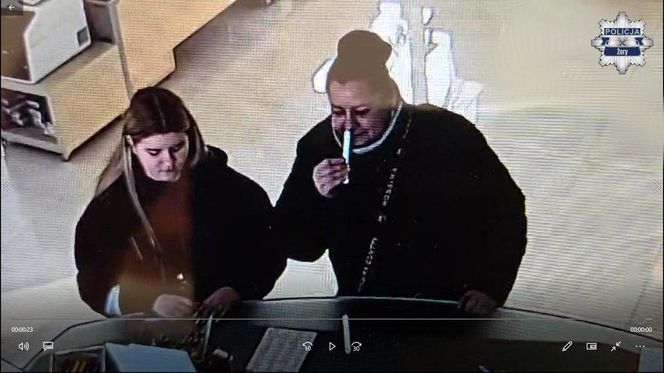 Kupiły znicze, kwiaty, zrobiły zakupy w Lidlu i Rossmanie. Teraz ściga je śląska policja
