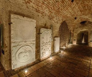 „Morawski Manchester” leży zaledwie kilka godziny drogi z Małopolski. Ma drugie największe katakumby w Europie