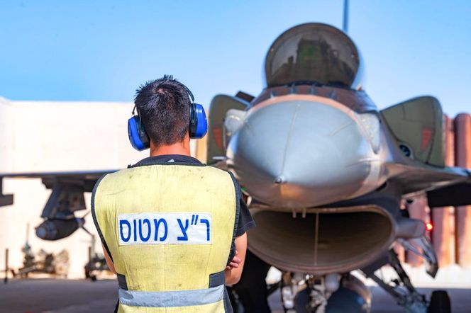 F-16