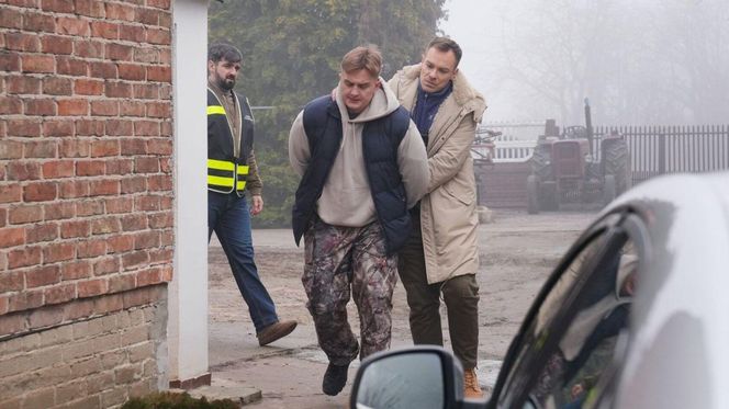 	Barwy szczęścia odc. 3185. Majak (Łukasz Borkowski),  młody Leszek Szymański (Maciej Czerklański)