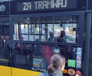  Zderzenie tramwajów w centrum Warszawy. 13 osób rannych, ruch tramwajowy wstrzymany