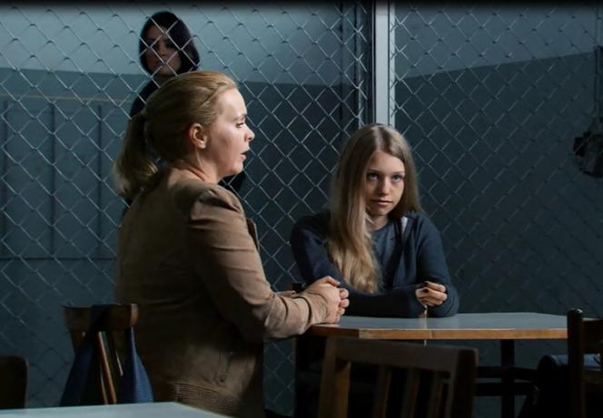 Przyjaciółki 6 sezon odc. 72. Anka (Magdalena Stużyńska), Julka (Nicole Bogdanowicz)