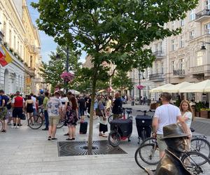 Pogrzeb łódzkiej komunikacji miejskiej. Mieszkańcy zebrali się pod Urzędem Miasta