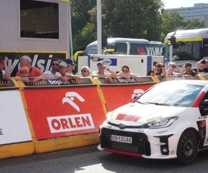 Tour de Pologne w Katowicach. Kibice na mecie oklaskiwali kolarzy