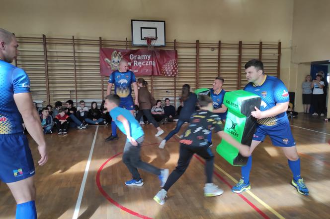 Zawodnicy rugby z Mysłowic zachęcają młodych ludzi do uprawiania sportu