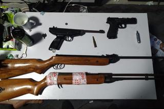 Przecinali drzwi szlifierką, by dorwać członków gangu