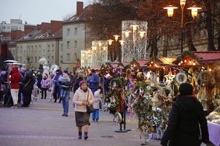 Tyski Jarmark Bożonarodzeniowy wprawia w świąteczny nastrój ZDJĘCIA