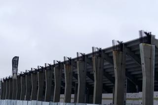 Będzie potrzebna ekspertyza w sprawie stanu płyt na stadionie na Struga. 