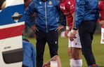 Rafał Mikulec w spotkaniu z Miedzią Legnica nabawił się bardzo groźnie wyglądającej kontuzji. Zawodnik długo opatrywany był na murawie, skąd zabrała do karetka