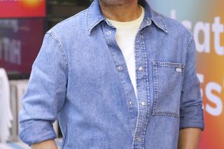 Dawno niewidziany na ściance Mietek Szcześniak w blasku fleszy. Wystąpi w Sopocie