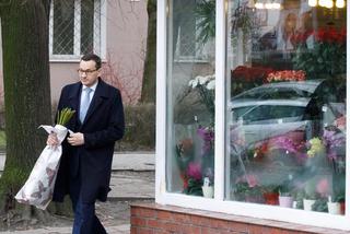Premier kupił kwiaty a Kamiński bieliznę