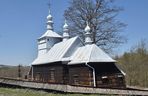 To jedna z najpiękniejszych cerkwi w Małopolsce. Znajduje się w malowniczej wsi 