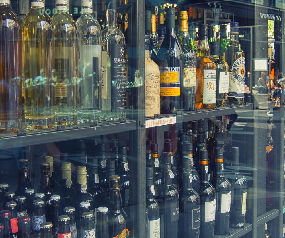 Kraków rozważa wprowadzenie nocnego zakazu sprzedaży alkoholu. Miasto czeka na opinie mieszkańców