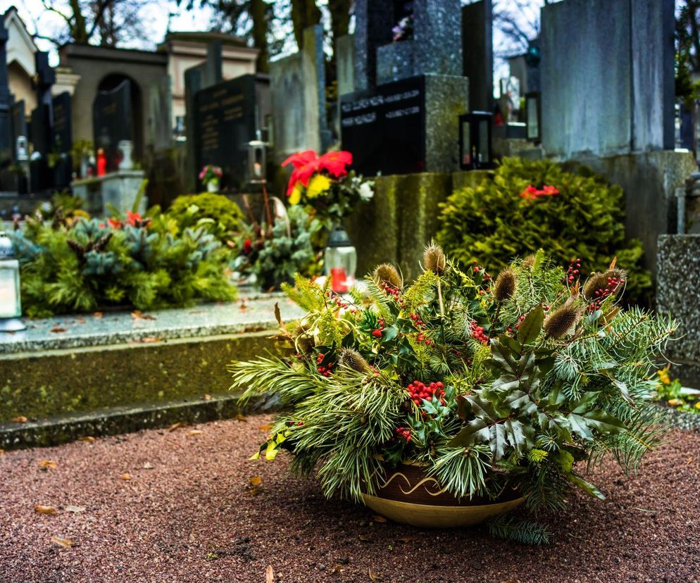 Nie wydawaj fortuny na plastik! Zrób eko-stroik na cmentarz