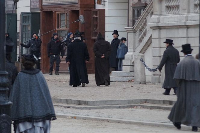 Gwiazdy marzną na planie "Lalki"