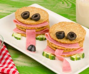 Uśmiechnięte kanapki - przepis na przekąski na Halloween dla najmłodszych