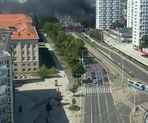 Pożar w centrum Wrocławia. Ogień objął część budynku na Manhattanie