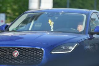 Pędziła jak szatan po sukienkę