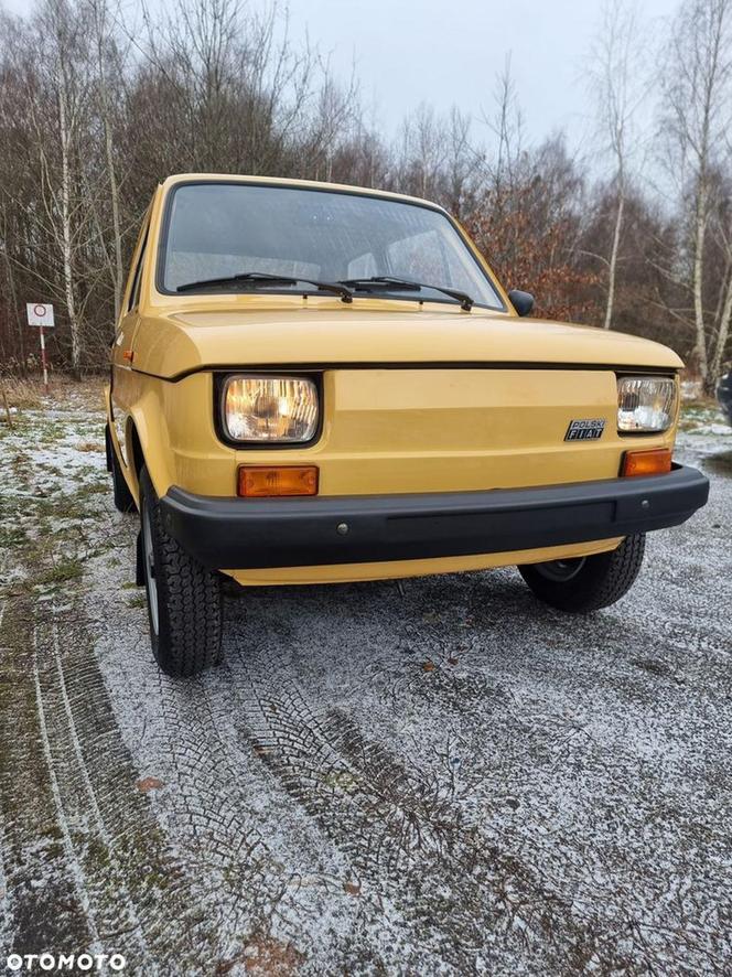 Wyjątkowy Maluch trafił do sprzedaży. To Fiat 126p z 1989 roku 