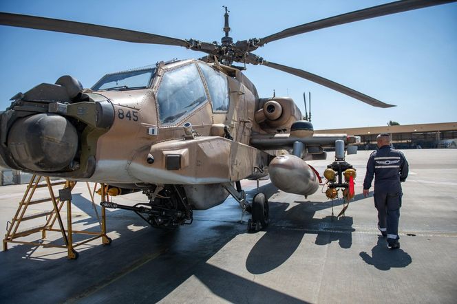 Gaza krwawi, a USA sprzedaje broń. Śmigłowce Apache i pojazdy bojowe dla Izraela