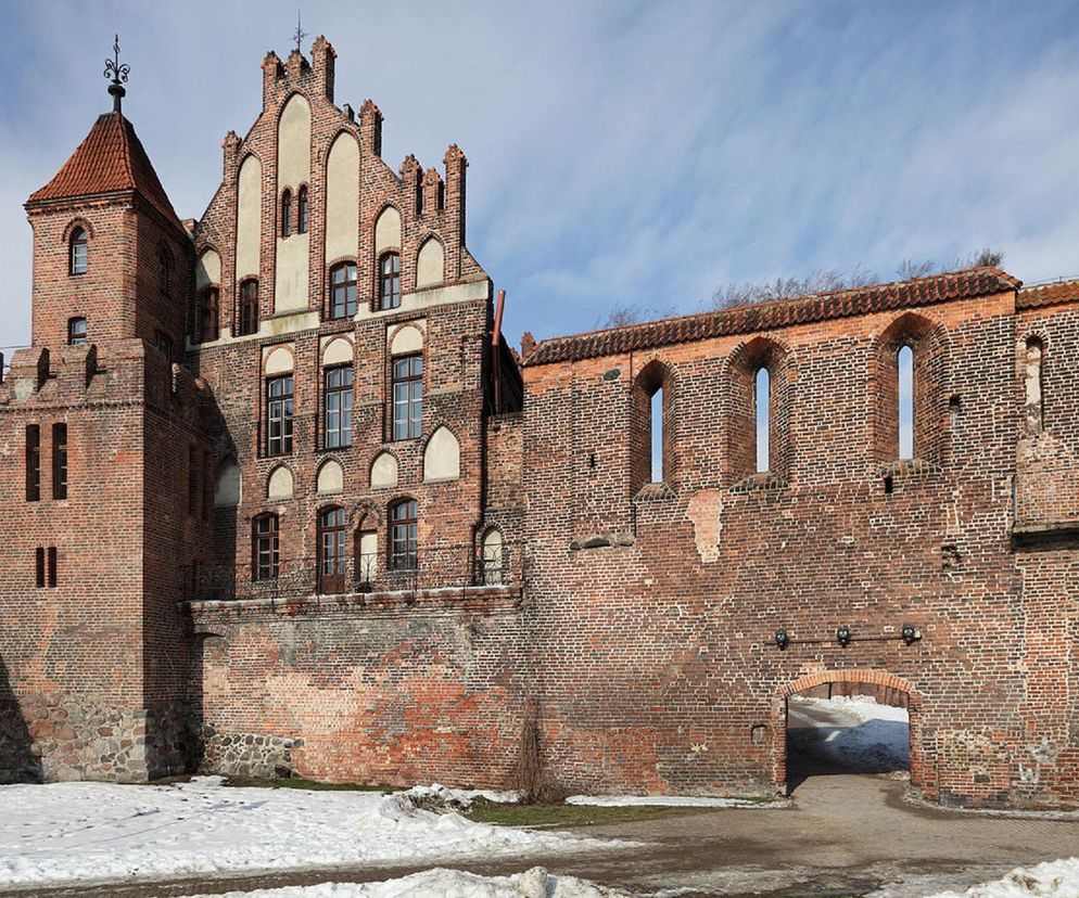 Gigantyczny spór o dwór w Toruniu. Mają go opuścić po 30 latach. Prezydent mówi o systemie