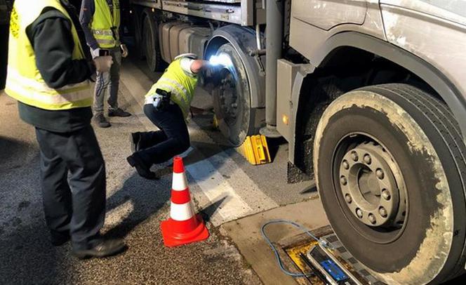 Nocna akcja ważenia ujawniła, które pojazdy w ogóle nie powinny wyjeżdżać na drogę