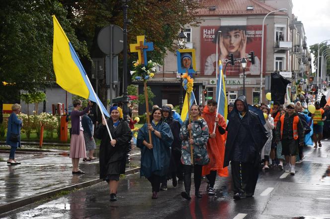 Kielecka Piesza Pielgrzymka maszeruje na Jasną Górę (9 sierpnia 2023)