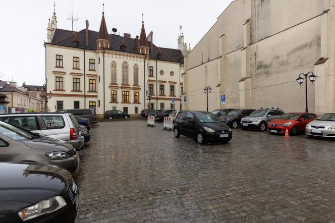 Parking przy ratuszu w Rzeszowie do likwidacji? Miasto ma nowy plan