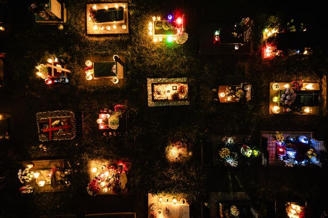 1 listopada na Cmentarzu Łostowickim w Gdańsku. Tak wygląda w dniu Wszystkich Świętych