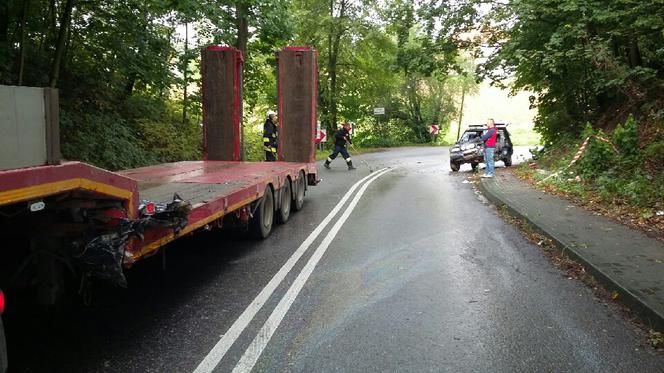 Poważny wypadek w Piekarach. Zobacz zdjęcia z miejsca zdarzenia [GALERIA, WIDEO]